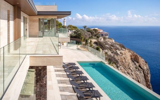 Exclusiva Villa de Lujo en Primera Línea de Mar en Cabo La Nao, Jávea