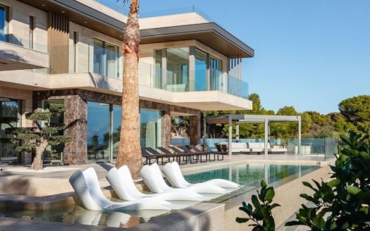 Exclusiva Villa de Lujo en Primera Línea de Mar en Cabo La Nao, Jávea