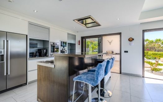 Exclusiva Villa de Lujo con Vista al Mar, Piscina Infinita y Spa Privado en Villes del Vent, Jávea