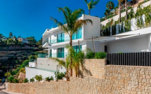 Villa de Lujo con Vistas al Mar Mediterráneo y Exclusivas Terrazas