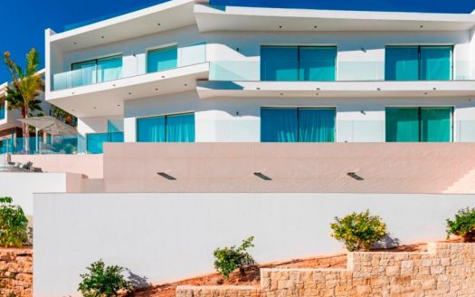Villa de Lujo con Vistas al Mar Mediterráneo y Exclusivas Terrazas